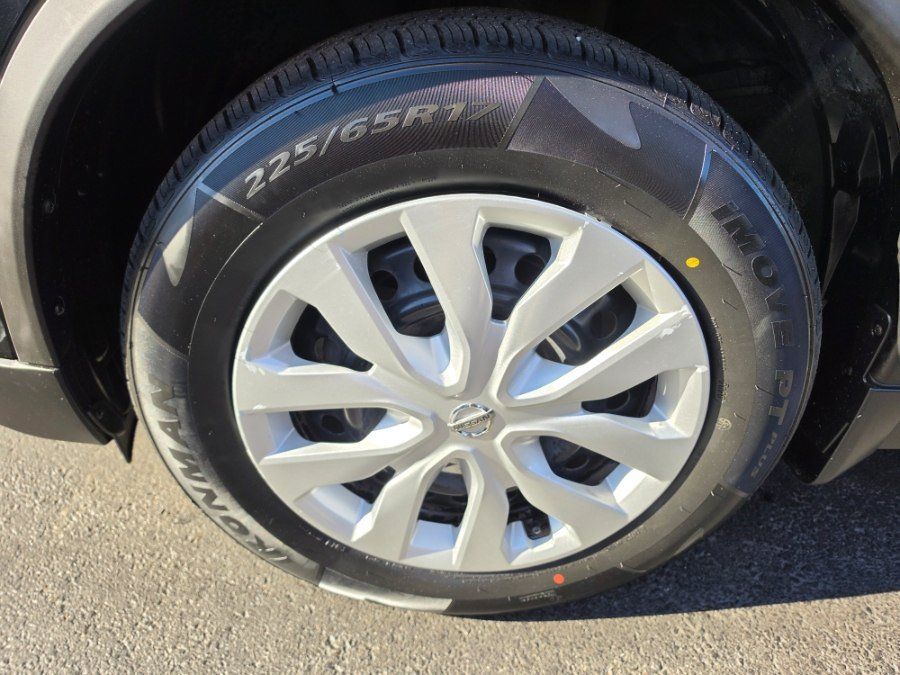 Used 2019 Nissan Rogue S AWD/4WD image 10