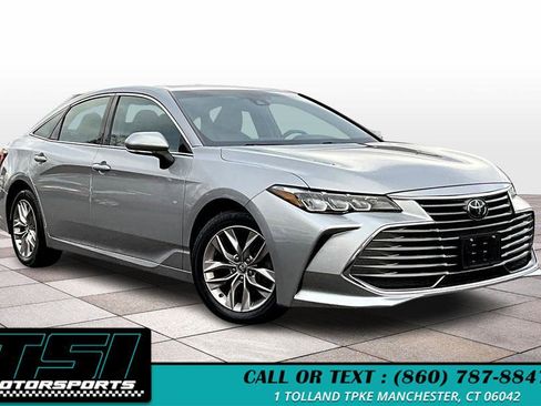Used 2019 Toyota Avalon XLE image 12