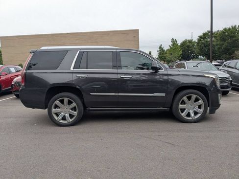 Used 2018 Cadillac Escalade Premium Luxury AWD/4WD image 4