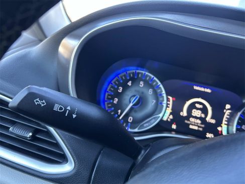 Used 2024 Chrysler Pacifica Touring-L image 25