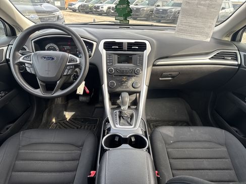 Used 2015 Ford Fusion SE image 10