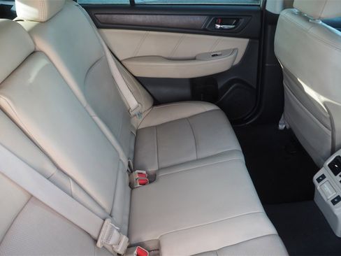 Used 2018 Subaru Outback 2.5i Limited image 23