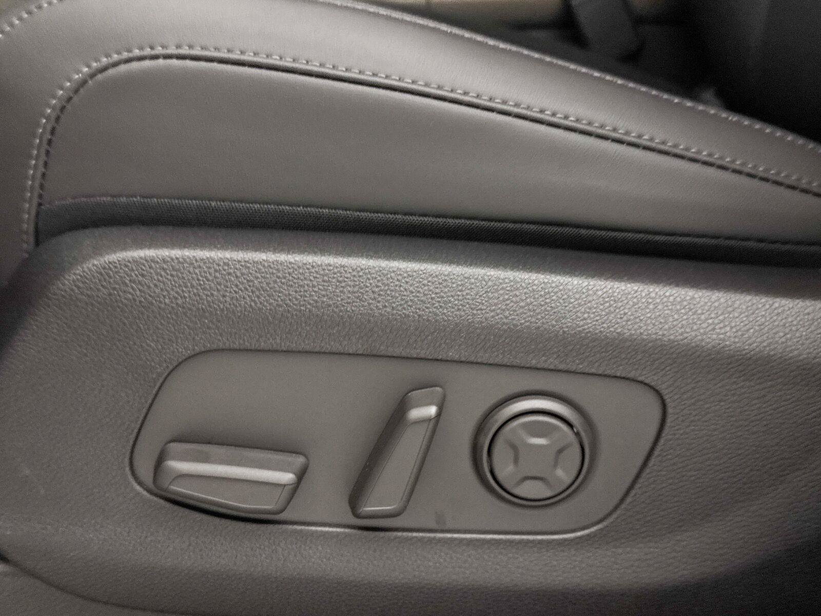 Used 2026 Kia Carnival FWD image 29