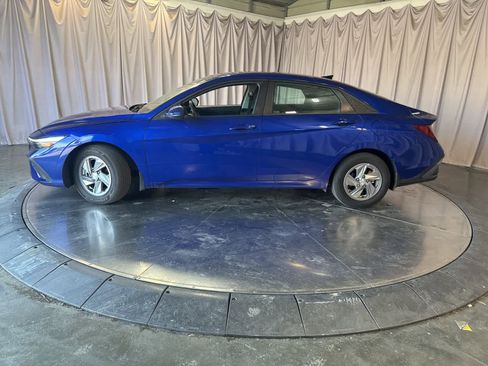 Used 2025 Hyundai Elantra SE image 8