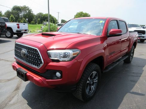 Used 2019 Toyota Tacoma TRD Sport AWD/4WD image 11