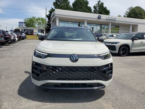 New 2026 Volkswagen Tiguan SE R-Line FWD image 2