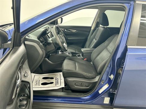 Used 2019 Nissan Rogue SV image 9