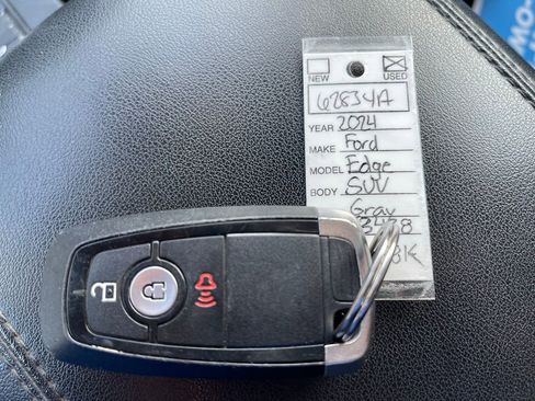 Used 2024 Ford Edge SE w/ Black Appearance Package image 21