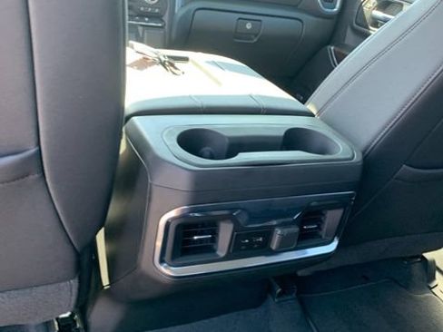 Used 2022 GMC Sierra 3500 SLT w/ SLT Preferred Package AWD/4WD image 19
