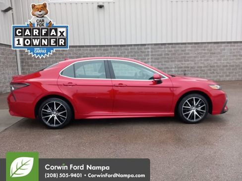 Used 2024 Toyota Camry SE image 2