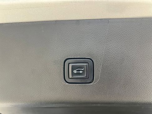 Used 2022 Chevrolet Traverse LT image 20