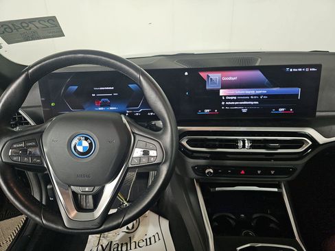 Used 2023 BMW i4 eDrive35 w/ Premium Package RWD image 8
