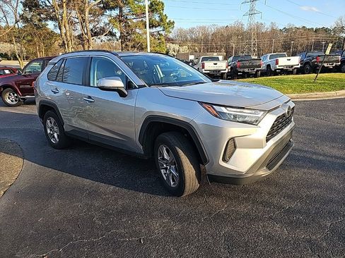 Used 2022 Toyota RAV4 XLE w/ Convenience Package image 5
