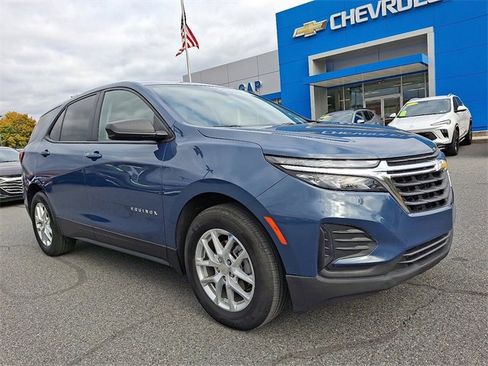 Used 2024 Chevrolet Equinox LS w/ LS Convenience Package image 2