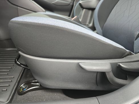 New 2025 Nissan Versa SV w/ Trunk Package FWD image 27