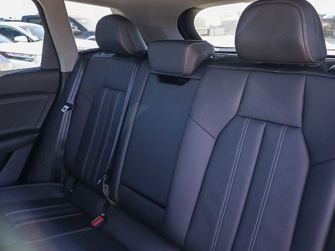 Used 2025 Audi Q6 e-tron Premium w/ Convenience Package image 22