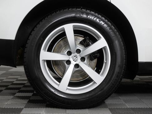 Used 2018 Porsche Macan image 44