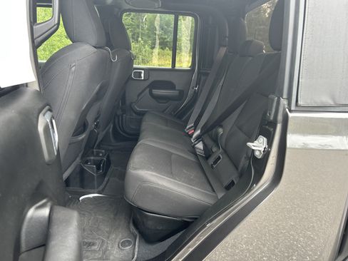 Used 2022 Jeep Gladiator Sport AWD/4WD image 17