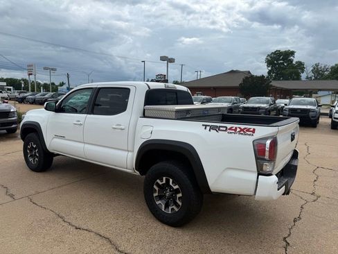 Used 2022 Toyota Tacoma TRD Off-Road w/ Technology Package AWD/4WD image 3
