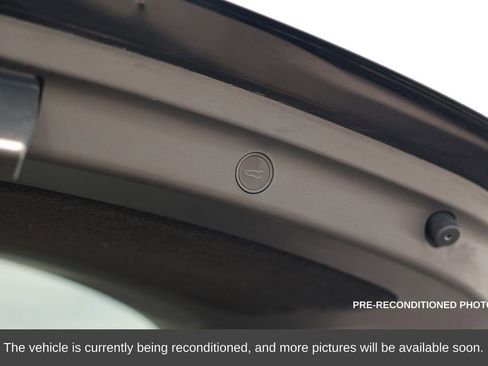 Used 2024 Tesla Model Y Performance image 39