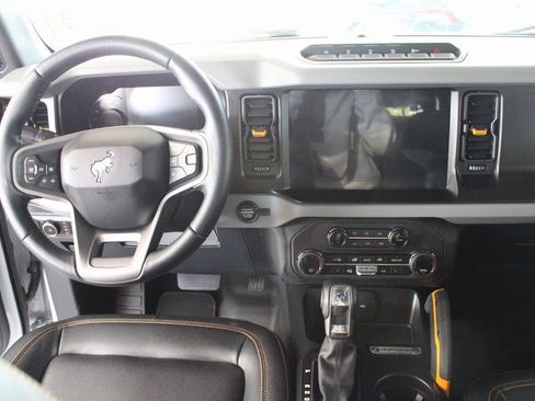 Used 2023 Ford Bronco Badlands w/ Sasquatch Package image 2