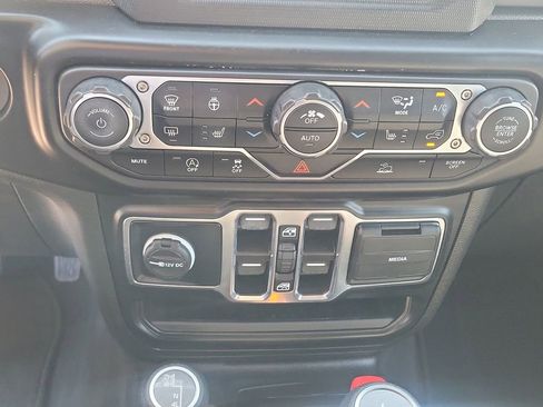 Used 2022 Jeep Wrangler Unlimited Sport AWD/4WD image 11