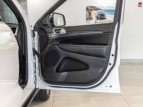 Used 2019 Jeep Grand Cherokee Limited AWD/4WD image 39
