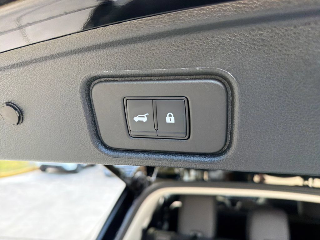 Certified 2025 Nissan Pathfinder SL AWD/4WD image 36