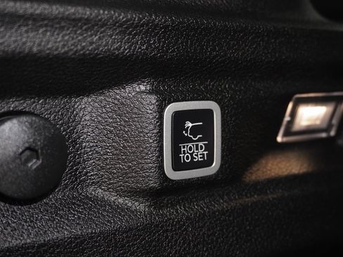 Used 2022 Jeep Grand Cherokee L Laredo image 9