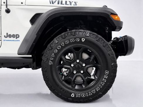 Used 2023 Jeep Wrangler Unlimited w/ Sun & Screen Package AWD/4WD image 10