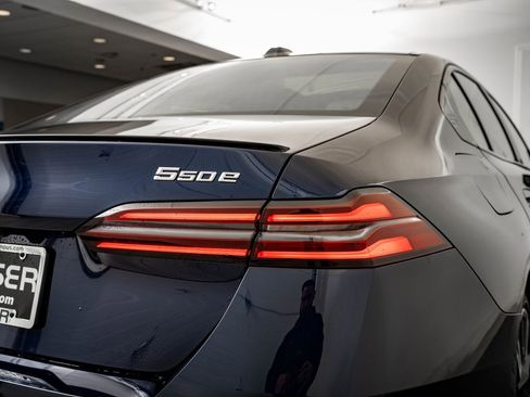 New 2026 BMW 550e xDrive image 8
