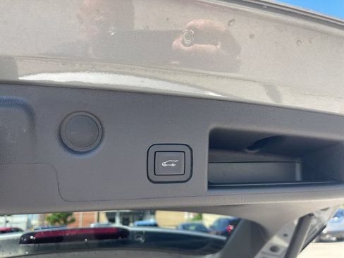 Used 2023 Chevrolet Equinox LT FWD image 41