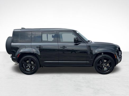 Used 2025 Land Rover Defender 110 V8 AWD/4WD image 7
