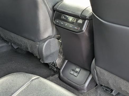 Used 2025 Toyota Highlander XSE AWD/4WD image 34