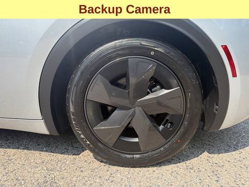 Used 2025 Toyota Prius LE FWD image 9