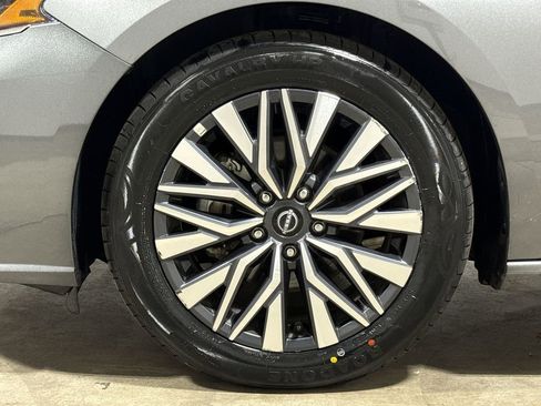 Used 2025 Nissan Altima 2.5 SV FWD image 26