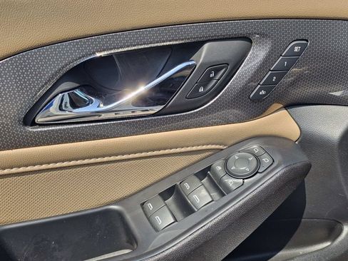 Used 2022 Chevrolet Traverse Premier FWD image 16