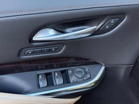 Used 2025 Cadillac XT4 Premium Luxury FWD image 21