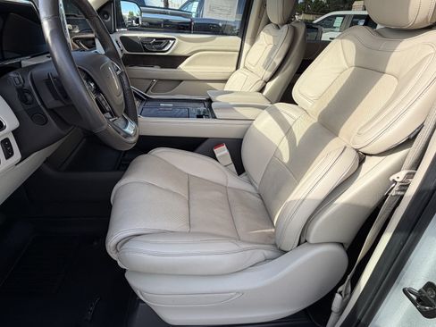 Used 2019 Lincoln Navigator Select w/ Technology Package RWD image 12