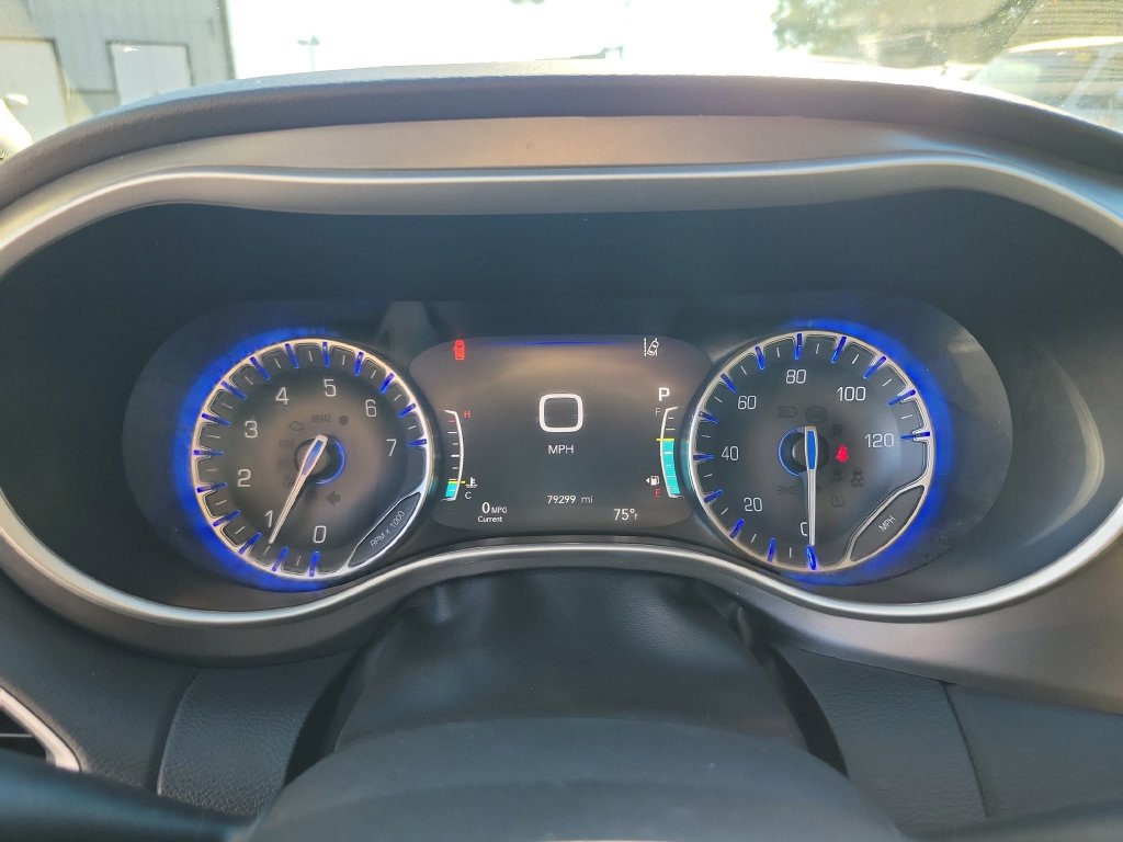 Used 2024 Chrysler Pacifica Touring-L FWD image 29
