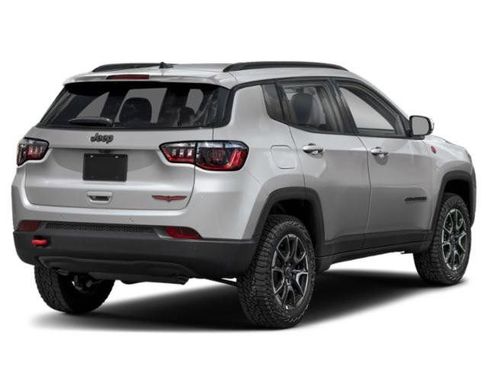 Used 2025 Jeep Compass Trailhawk image 2