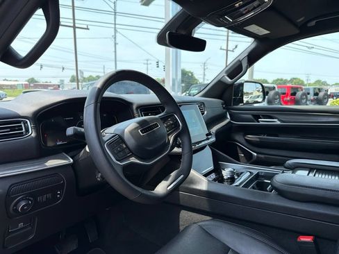 Used 2024 Jeep Wagoneer Series II w/ Flexible Seating Group RWD image 36