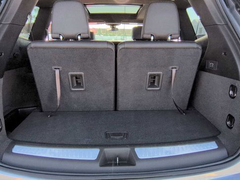 Used 2025 Cadillac XT6 Luxury image 25