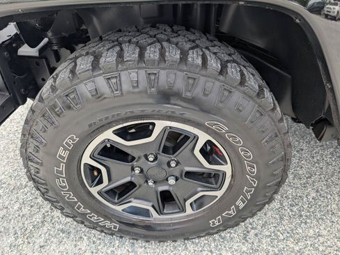 Used 2015 Jeep Wrangler Rubicon AWD/4WD image 12