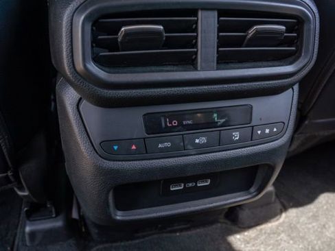 Used 2025 Honda Pilot Touring image 16