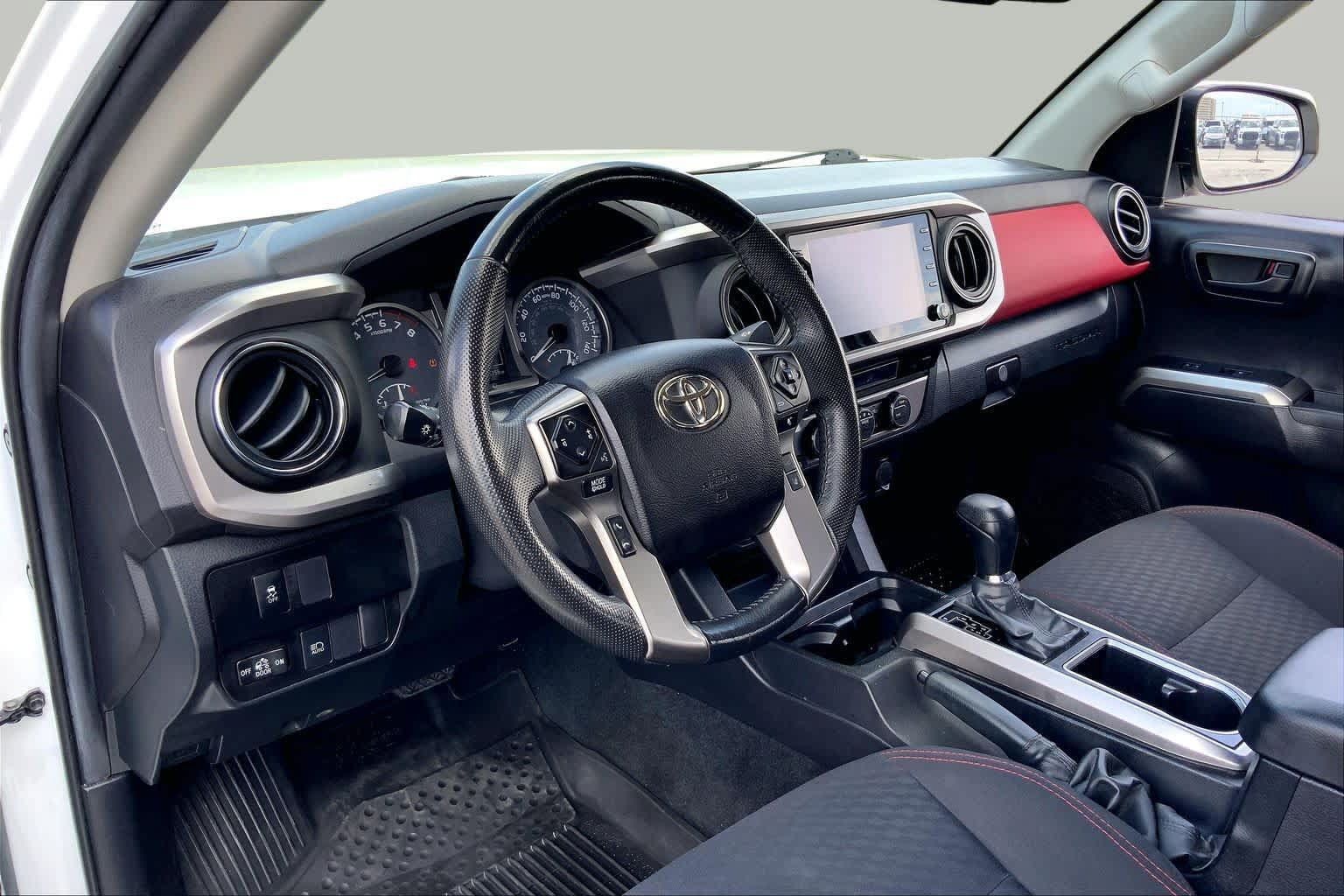 Used 2022 Toyota Tacoma SR5 AWD/4WD image 17