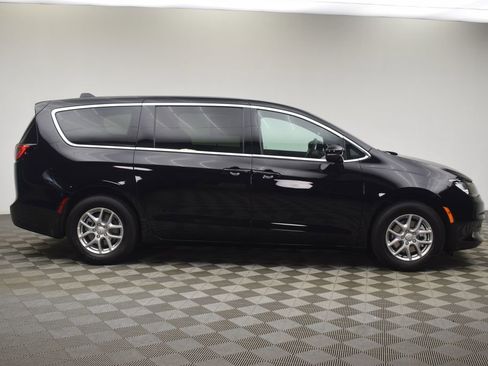 New 2026 Chrysler Voyager LX image 3
