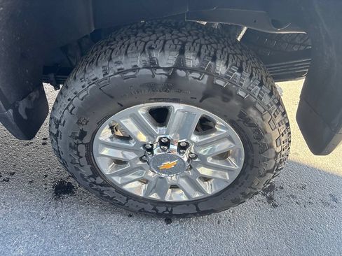 Used 2024 Chevrolet Silverado 2500 High Country w/ Technology Package AWD/4WD image 7