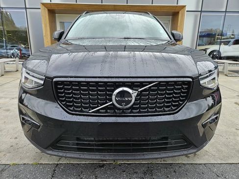 Used 2025 Volvo XC40 B5 Plus AWD/4WD image 2