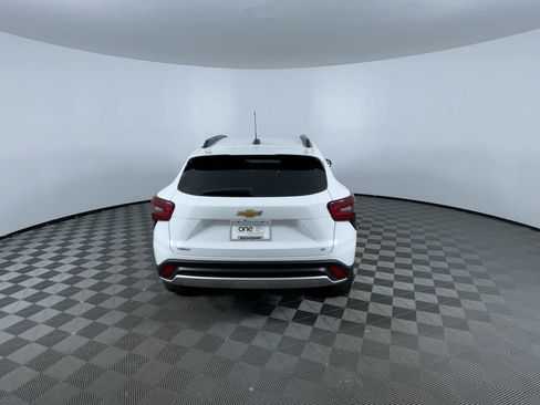 Used 2024 Chevrolet Trax LT w/ Driver Confidence Package image 8